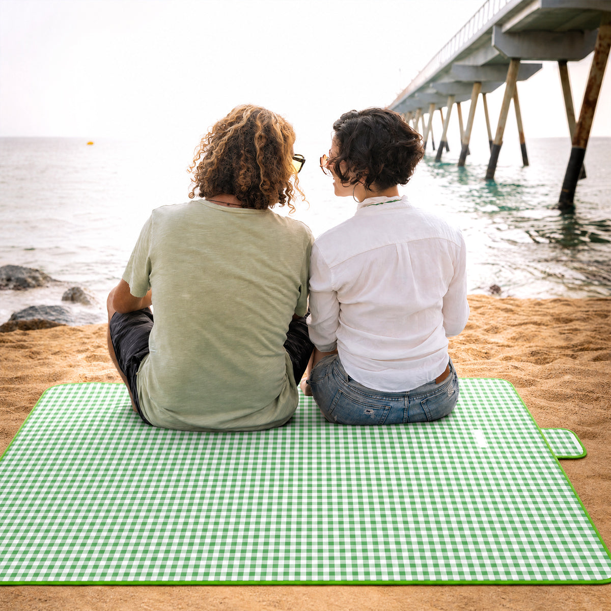 Portable Outdoor Picnic Blanket, 59x79'' Large Beach Blanket, Sand Proof Foldable Non-Woven Picnic Mat, Thickened Checkered Outdoor Mat with Handle, Oversized Compact Suitable for Parks, Meadows, Camping, Hiking, Concerts(3 Colors, 150x200cm)