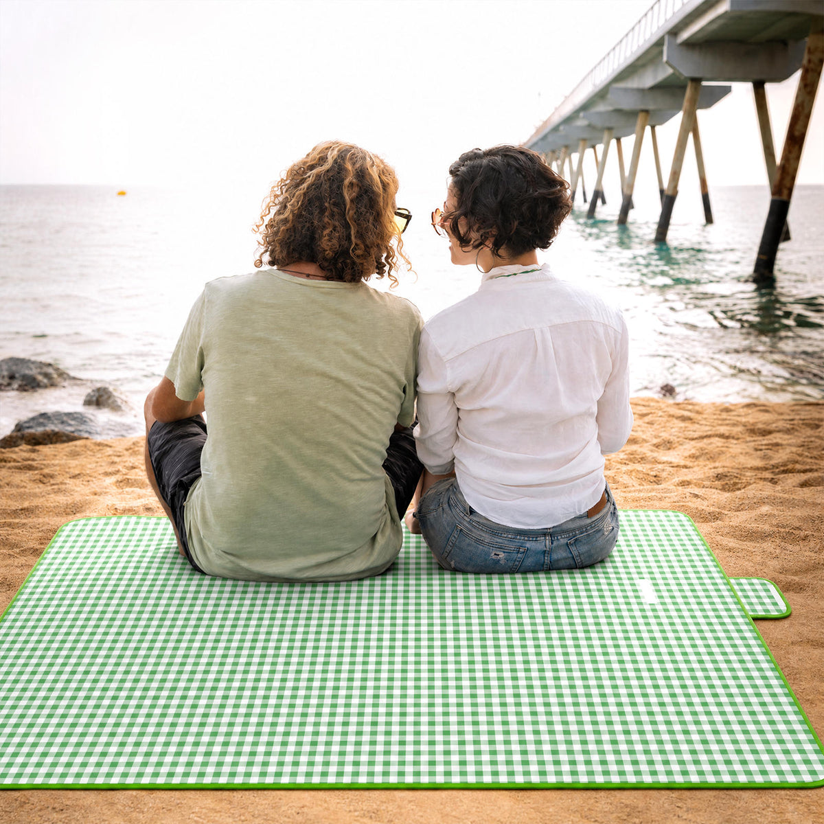 Portable Outdoor Picnic Blanket, 59x79'' Large Beach Blanket, Sand Proof Foldable Non-Woven Picnic Mat, Thickened Checkered Outdoor Mat with Handle, Oversized Compact Suitable for Parks, Meadows, Camping, Hiking, Concerts(3 Colors, 150x200cm)